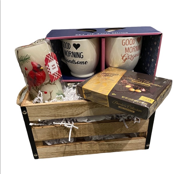 HOLIDAY GIFT BOX / BASKET - Picture 2 of 2